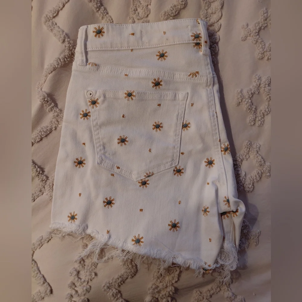 Anthropologie White Starburst Embroidered Jean Shorts NWOT - Picture 6 of 10